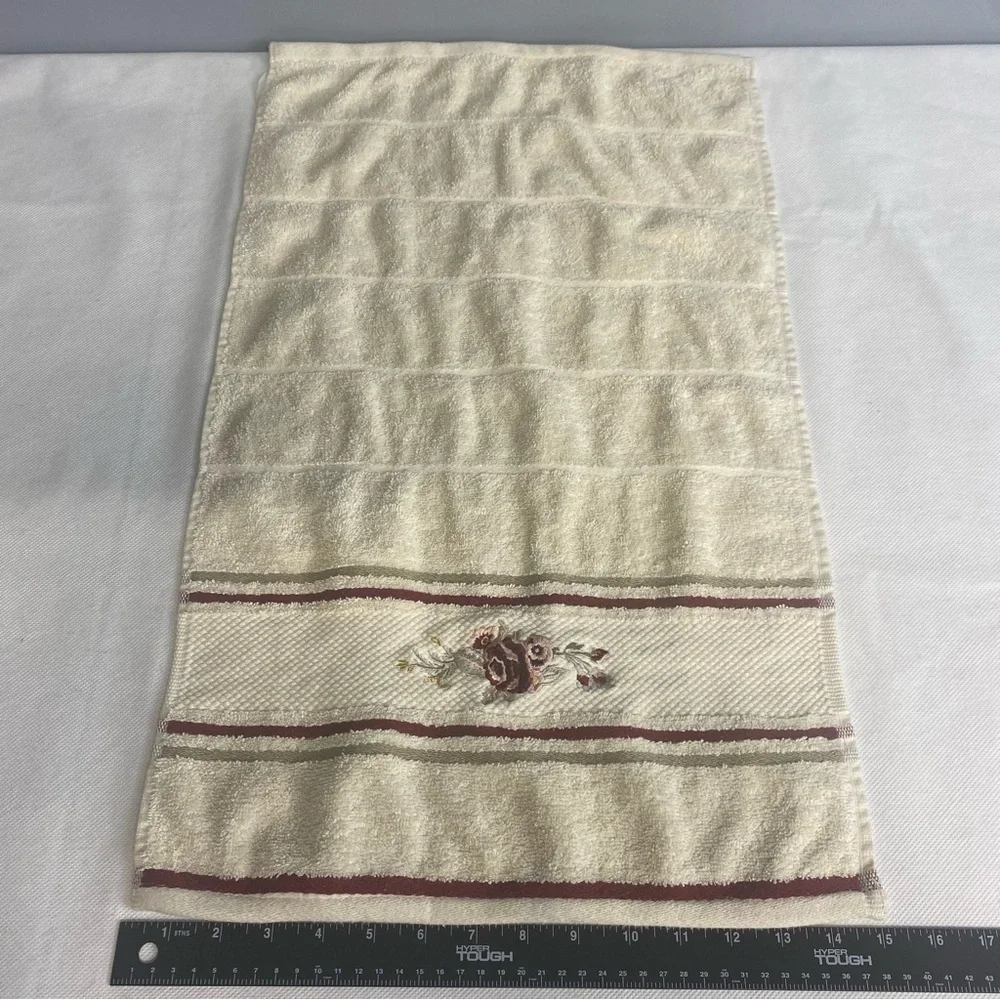Floral Embroidered Towel Set - Cream and Pink